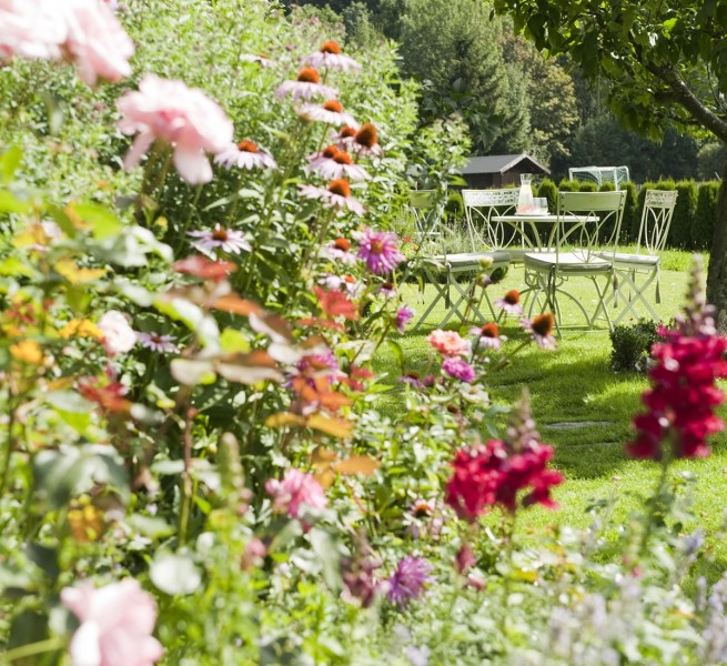 Blumenmeer im Garten von Pension Kreuzer