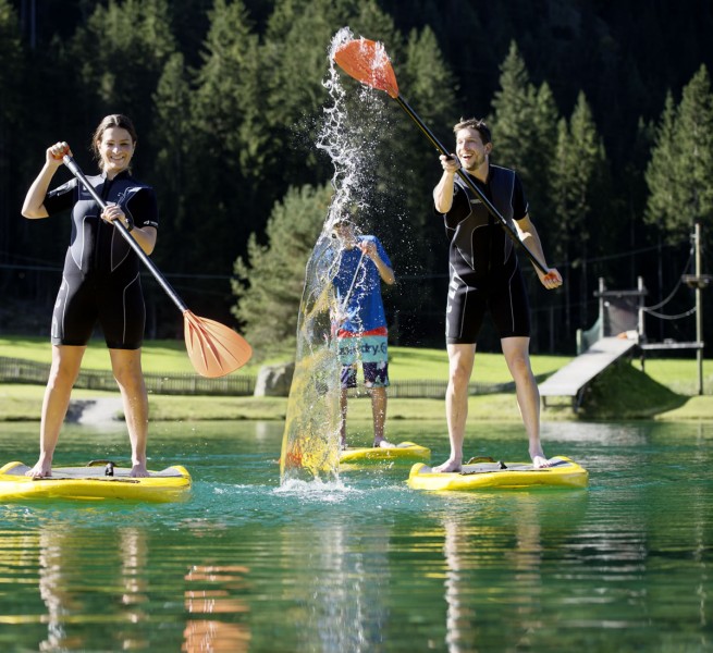 Stand-up paddeling am Badesee Flachauwinkl © Flachau Tourismus