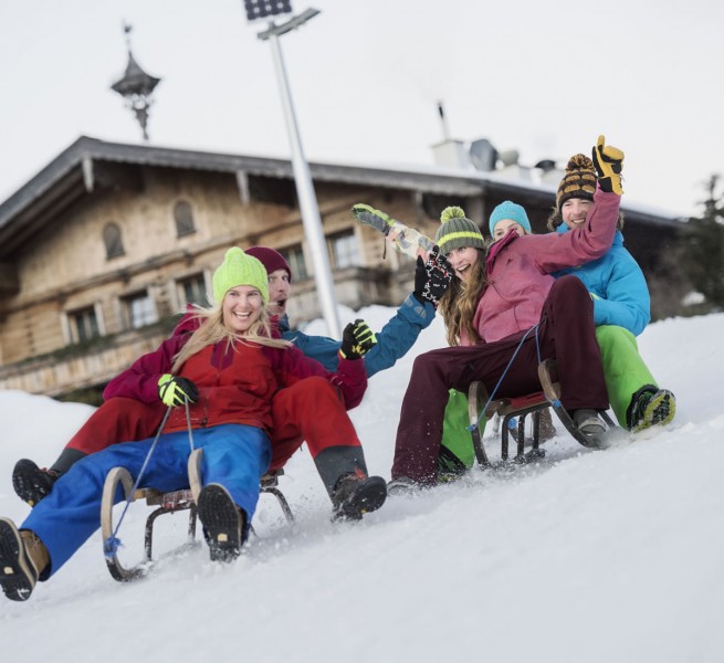 Rodeln mit Freunden in Flachau © Flachau Tourismus